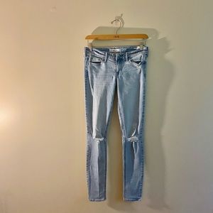 🆕 Light Distressed Hollister